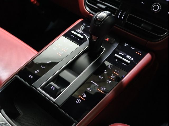 PORSCHE MACAN 2023 Image 31