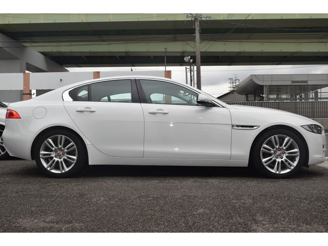 JAGUAR XESERIES 2018 Image 31