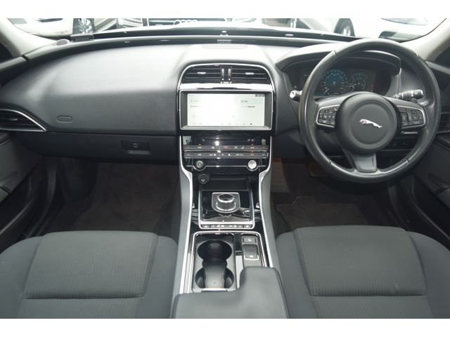 JAGUAR XESERIES 2018 Image 31