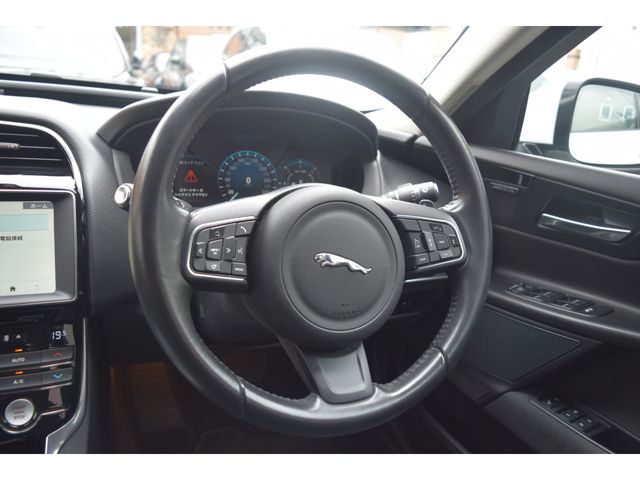 JAGUAR XESERIES 2018 Image 31