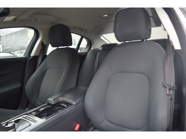 JAGUAR XESERIES 2018 Image 31