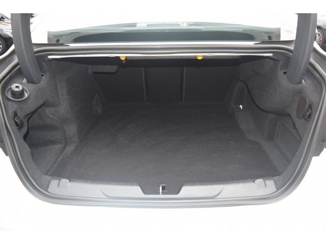 JAGUAR XESERIES 2018 Image 31