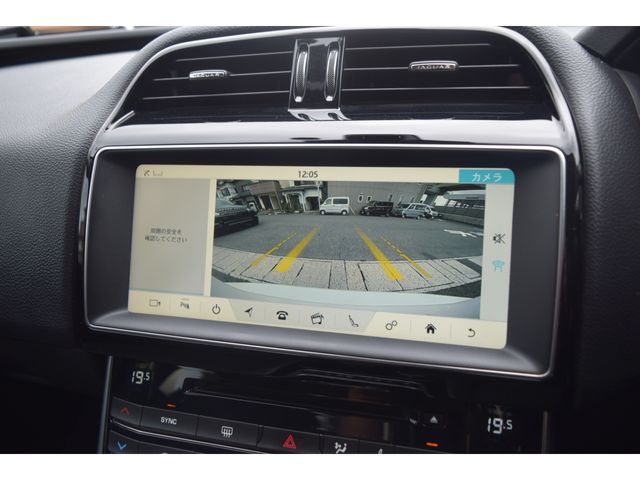 JAGUAR XESERIES 2018 Image 31