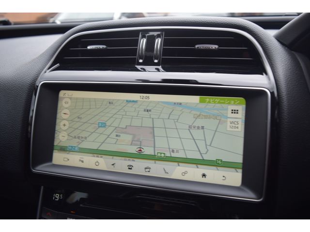 JAGUAR XESERIES 2018 Image 31