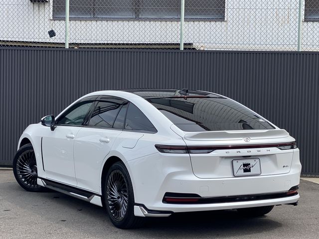TOYOTA CROWN SEDAN HYBRID 2024 Image 31
