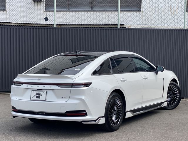 TOYOTA CROWN SEDAN HYBRID 2024 Image 31