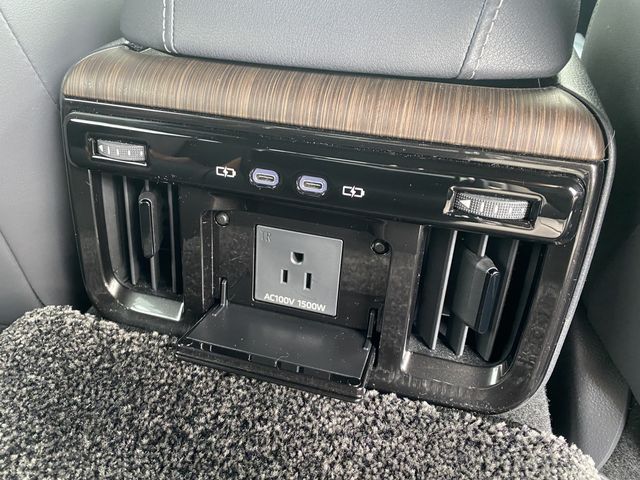 TOYOTA CROWN SEDAN HYBRID 2024 Image 31