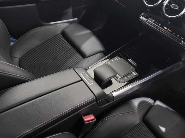 MERCEDES BENZ GLB 2021 Image 31