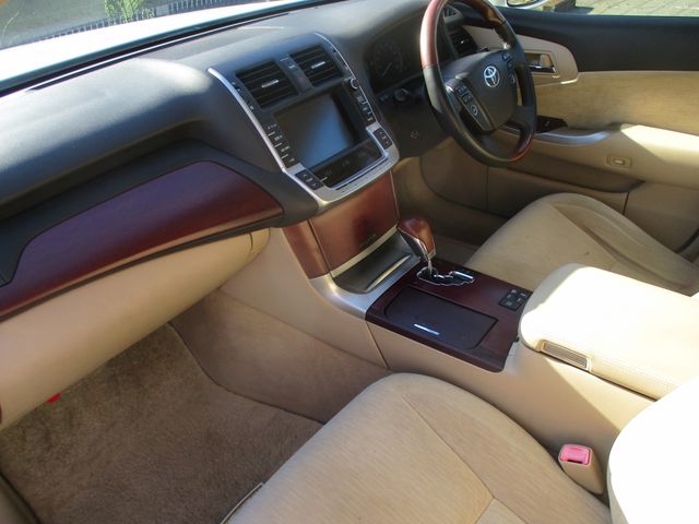 TOYOTA CROWN MAJESTA 2010 Image 31