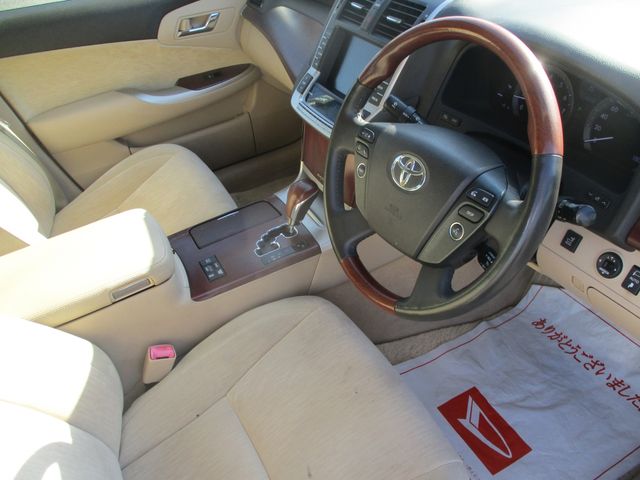 TOYOTA CROWN MAJESTA 2010 Image 31