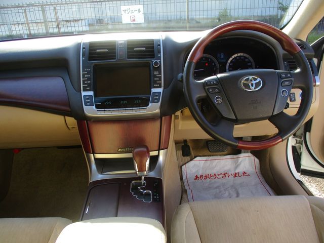TOYOTA CROWN MAJESTA 2010 Image 31