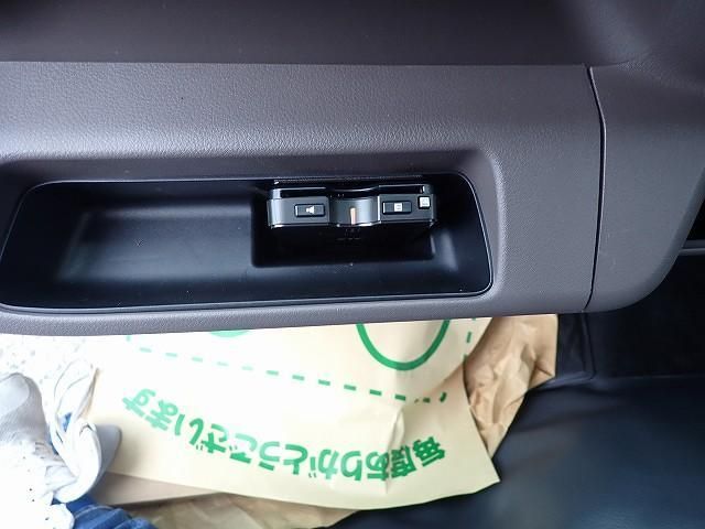 MITSUBISHI CANTER 2025 Image 31