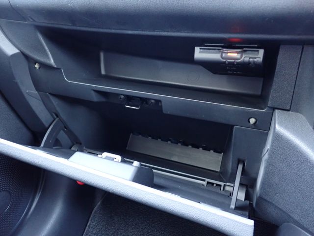 NISSAN MARCH 2018 Image 31