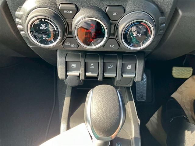 SUZUKI JIMNY NOMADE 2025 Image 31