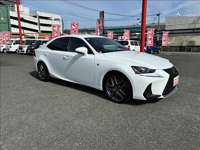 TOYOTA LEXUS IS200T 2017 Image 31