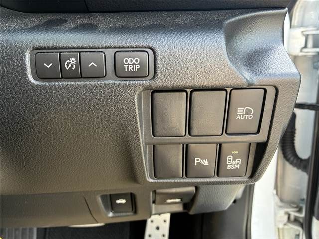 TOYOTA LEXUS IS200T 2017 Image 31