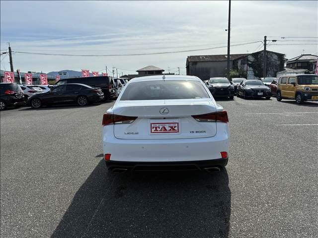 TOYOTA LEXUS IS200T 2017 Image 31