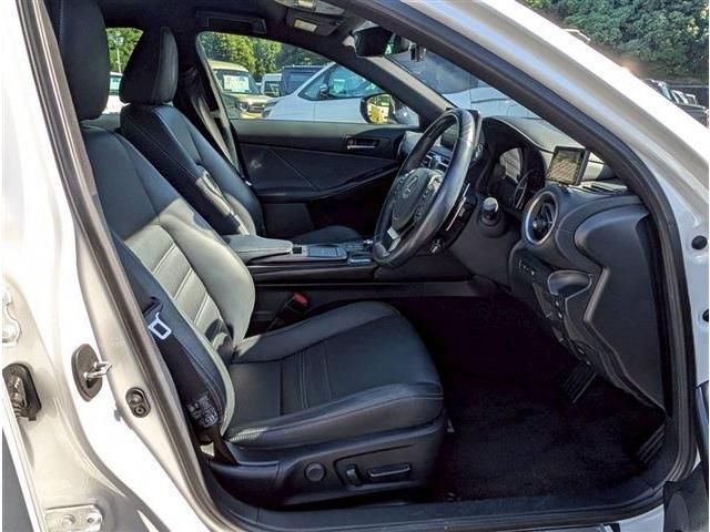 TOYOTA LEXUS IS300 2020 Image 31