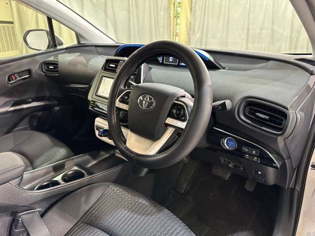 TOYOTA PRIUS 2016 Image 31