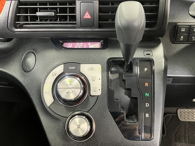 TOYOTA SIENTA HYBRID 2017 Image 31