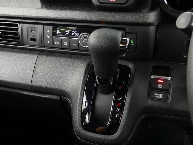 HONDA N BOX CUSTOM 2025 Image 31