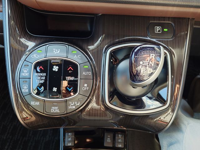 TOYOTA ESQUIRE HYBRID 2019 Image 31