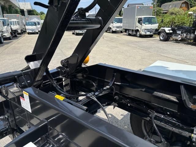 MITSUBISHI FUSOU FIGHTER 2025 Image 31