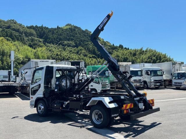 MITSUBISHI FUSOU FIGHTER 2025 Image 31