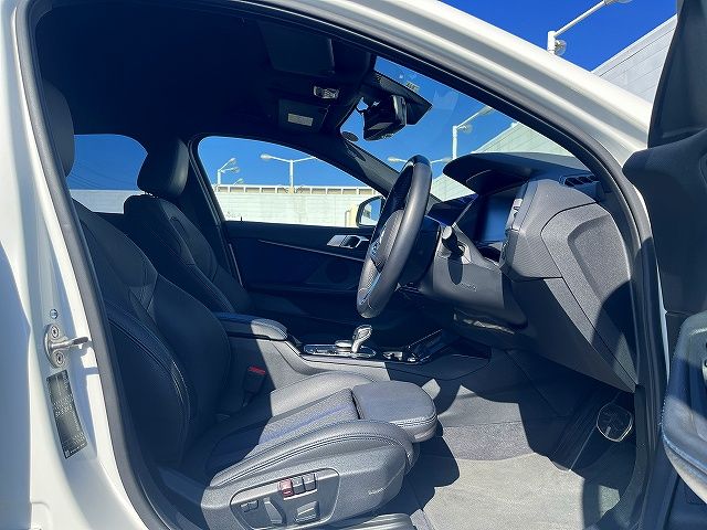 BMW 1SERIES 2019 Image 31