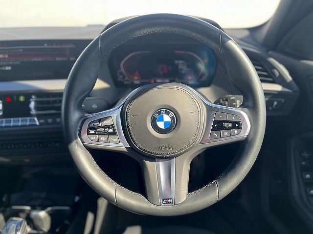 BMW 1SERIES 2019 Image 31