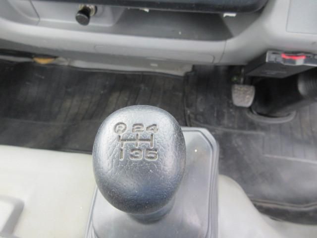 HINO DUTRO 2018 Image 31