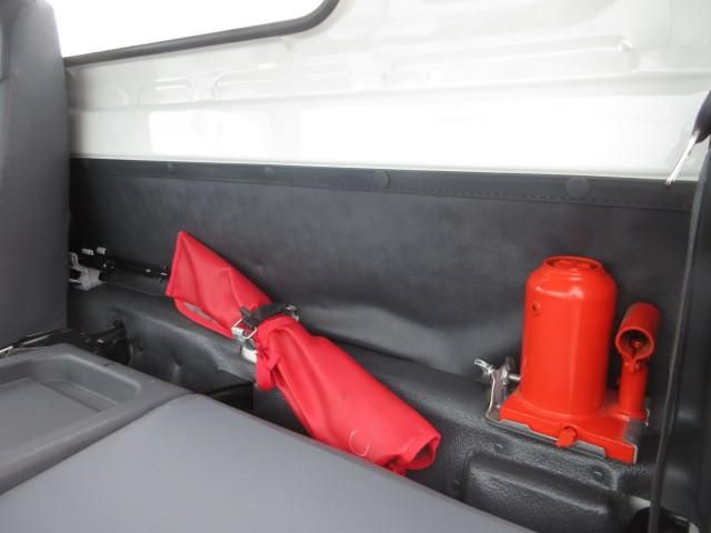 ISUZU ELF 2023 Image 31