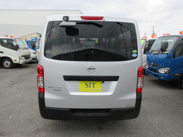 NISSAN NV350 CARAVAN 2018 Image 31
