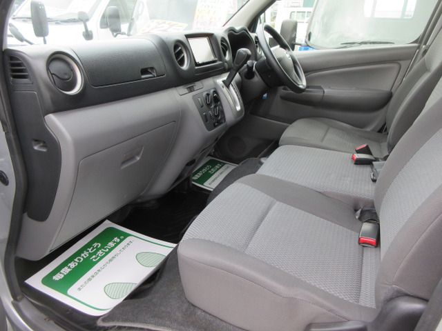 NISSAN NV350 CARAVAN 2018 Image 31