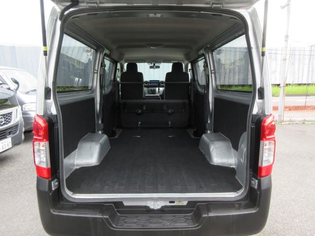 NISSAN NV350 CARAVAN 2018 Image 31