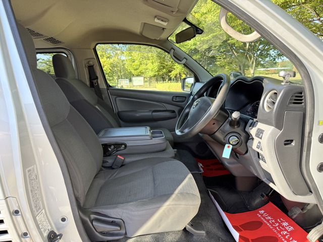 NISSAN NV350 CARAVAN 4WD 2018 Image 31