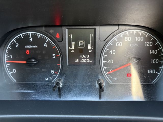 NISSAN NV350 CARAVAN 4WD 2018 Image 31