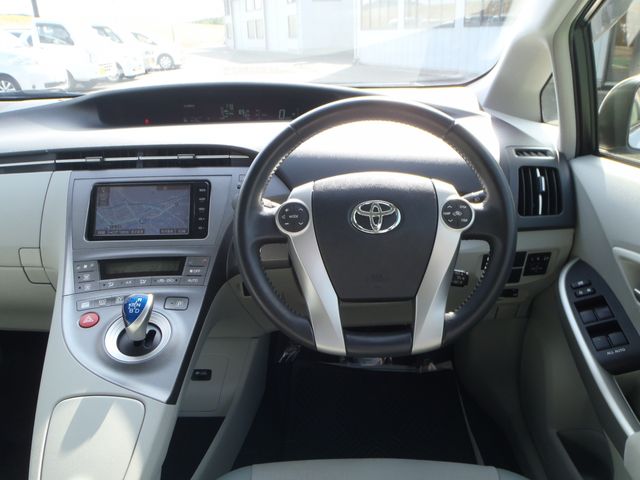 TOYOTA PRIUS 2014 Image 31