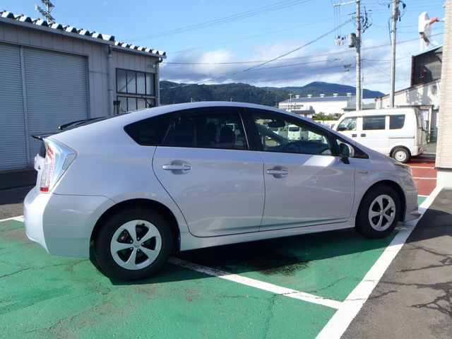 TOYOTA PRIUS 2014 Image 31