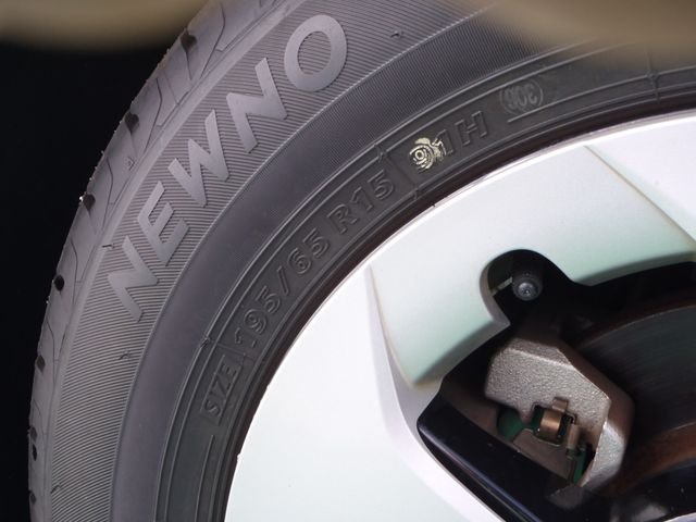 TOYOTA PRIUS 2014 Image 31