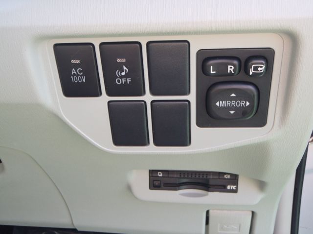 TOYOTA PRIUS 2014 Image 31