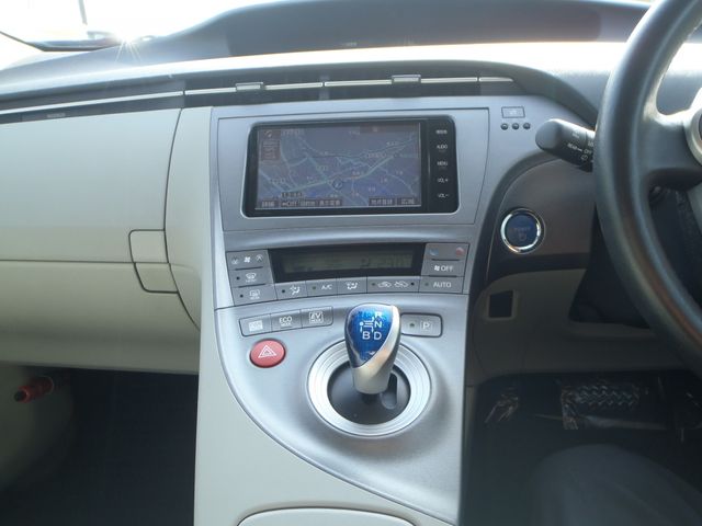 TOYOTA PRIUS 2014 Image 31