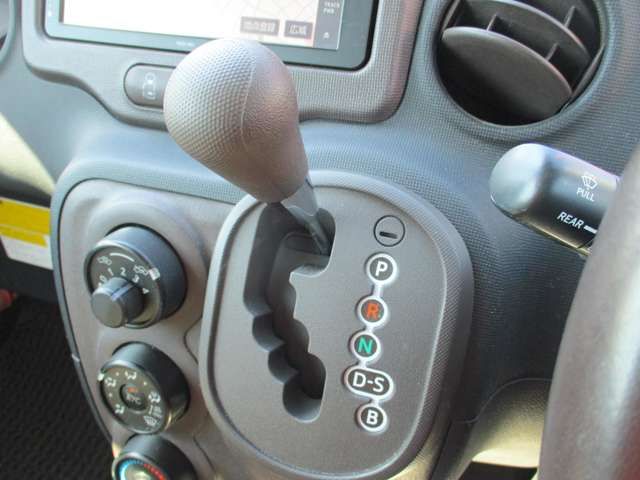 TOYOTA PORTE 2012 Image 31