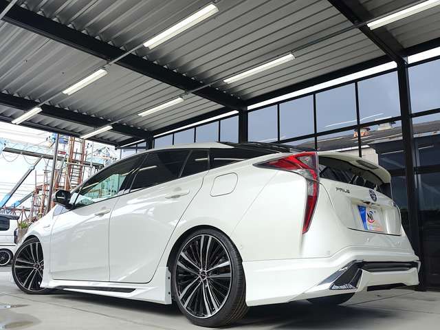 TOYOTA PRIUS 2017 Image 31