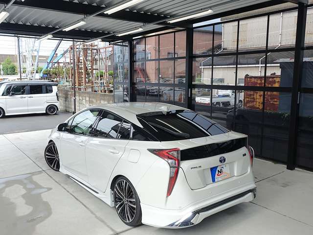 TOYOTA PRIUS 2017 Image 31