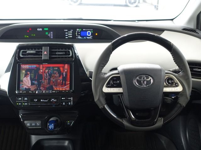 TOYOTA PRIUS 2017 Image 31
