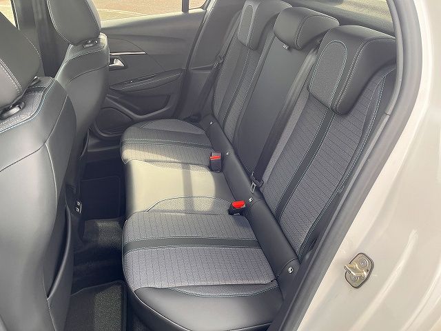 PEUGEOT 208 2021 Image 31