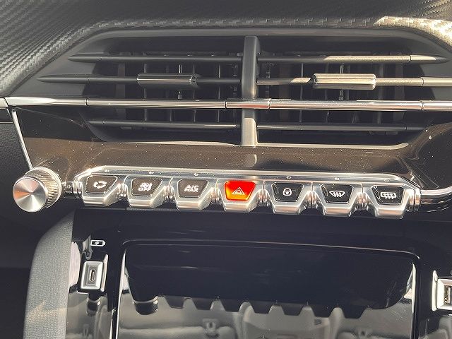 PEUGEOT 208 2021 Image 31