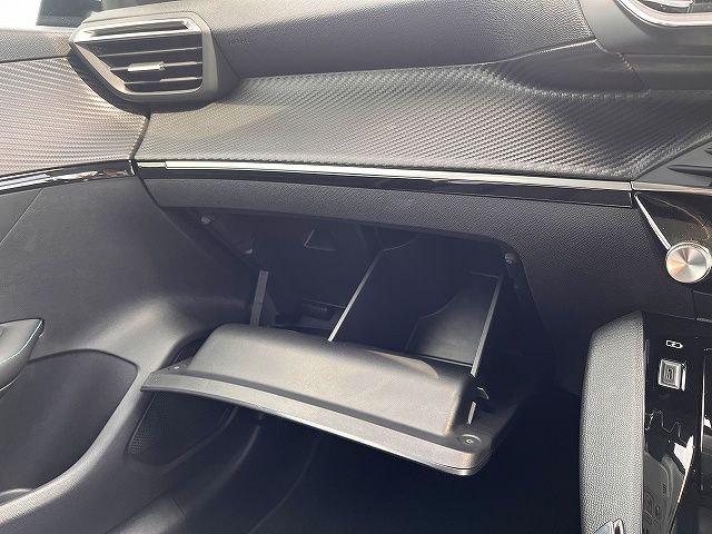 PEUGEOT 208 2021 Image 31