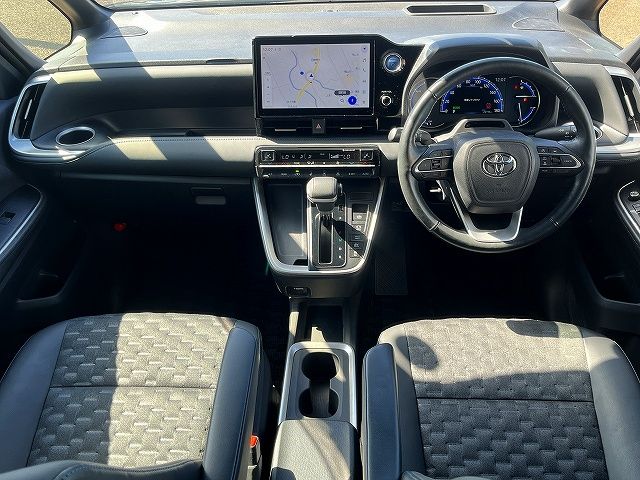 TOYOTA VOXY HYBRID 2022 Image 31